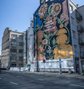 Ekologiczny mural w mieście na ścianie budynku